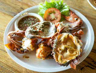 Crab, eggs, seafood, recommended for lunch.