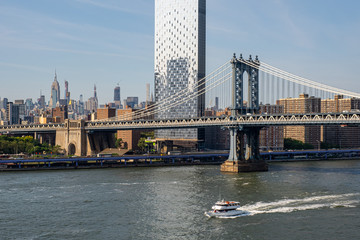 Obraz premium Entrance of Brooklyn Bridge in summer sunny daylight