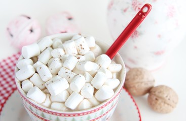 Fototapeta na wymiar Marshmallows with cocoa in a ceramic Cup with a Christmas print on a white background.