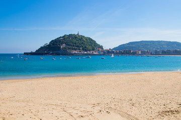 Fototapeta na wymiar shell beach landscape in san sebastian