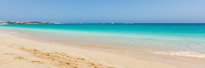 Fototapeta na wymiar Paradise beach and ocean, panorama