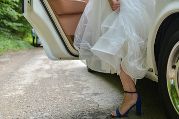 the bride gets out of the car