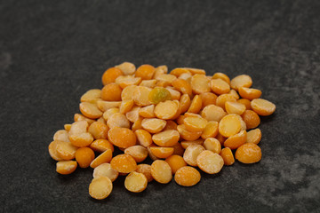 Raw dry peas for cooking