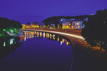 Nacht und Autobahn in Saarbrücken Saarland Deutschland Europa mit Landtag des Saarlandes Autobahn mit der Saar am 2019.07.14