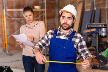 Foreman unpleasantly surprised by the work of the builders