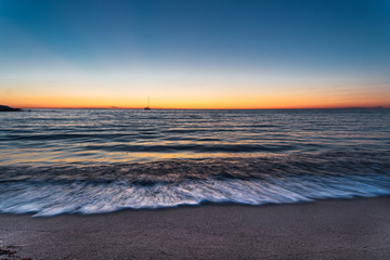 playa en cabo de gata al atardecer amanecer 