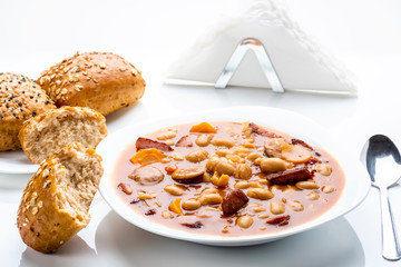 Baked beans with sausage and vegetables