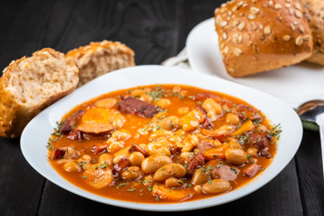 Baked beans with sausage and vegetables