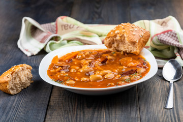 Baked beans with sausage and vegetables