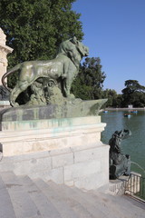 Obraz premium Lion du parc du Retiro à Madrid, Espagne