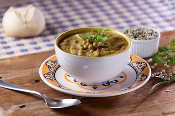 Green pea broth