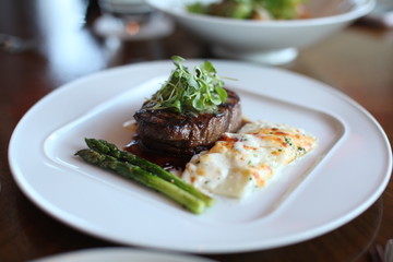 beef with vegetables and sauce