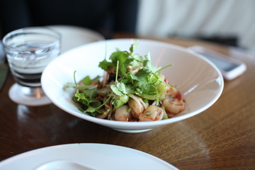 Seafood rice noodles with Coriander (pad thai)