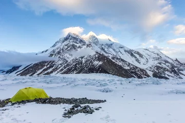 Zelfklevend Fotobehang Gasherbrum K2 bergtop, op een na hoogste berg ter wereld, K2 trektocht, Pakistan, Azië