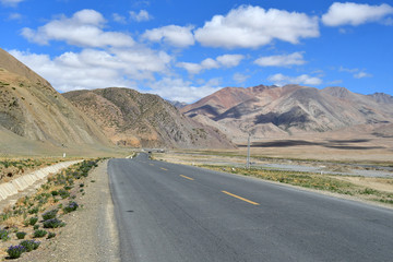 China, Tibetan Autonomous region. The road to the city of Shigatse