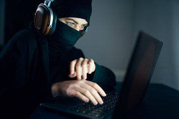 hacker stealing the data from a laptop