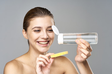 woman brushing her teeth