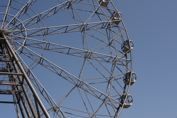 Obraz premium ferris wheel on blue sky