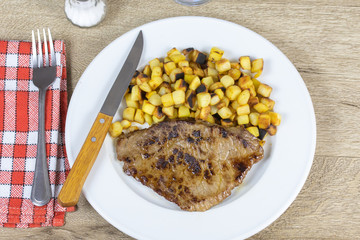 steak de boeuf et pommes de terre