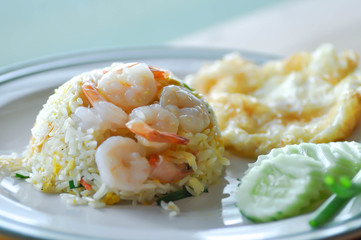 stir-fried rice with shrimp and fried egg