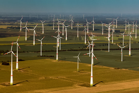 Altentreptow, Windraeder bei Neubrandenburg, Mecklenburg-Vorpommern, Deutschland, Luftaufnahme