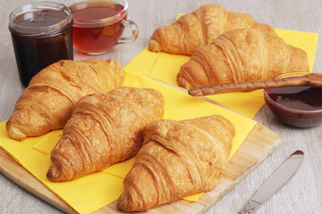 Croissants with marmalade and tea