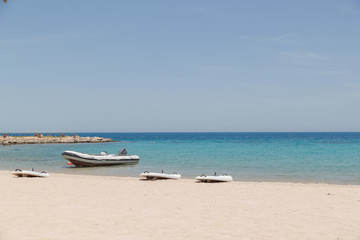 Naklejka premium inflatable boats on a Red sea shore