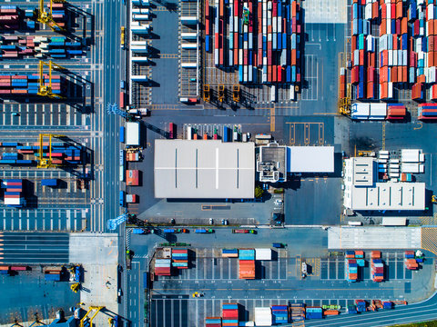 コンテナターミナルの鳥瞰図