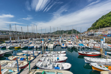 Fototapeta na wymiar the harbour in San Sebastian Spain