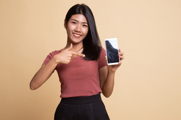Young Asian woman point to mobile phone.