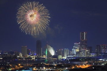 新子安から見た横浜開港祭花火