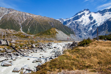 Fototapeta na wymiar The first Hooker Valley bridge on the spectacular Hooker Valley Walking Track in New Zealand's Aoraki/Mount Cook National Park.