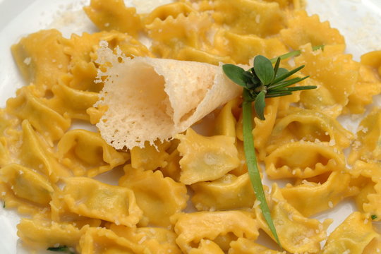 Italian food recipe, Agnolotti del plin filled pasta.