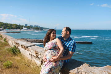 Fototapeta na wymiar man and pregnant woman at seaside
