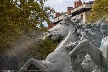 Obraz premium Esplanade des Quinconces, fontain of the Monument aux Girondins in Bordeaux. France