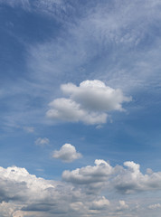 Fototapeta na wymiar White cumulus clouds