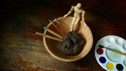 Wooden puppets and equipment related to art creation