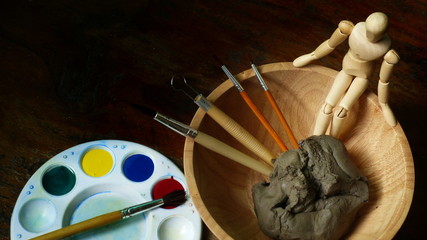 Wooden puppets and equipment related to art creation