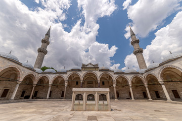 Fototapeta na wymiar Suleymaniye Mosque and Cloudy Sky, istanbul,Turkey