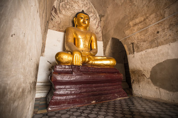 A golden buddha inside a beautiful temple in Bagan, Myanmar. © unai