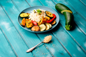 zuccini mit reis und putenfleisch