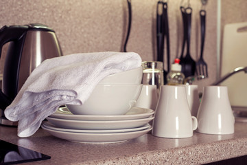 Clean plates,cups and glasses on the kitchen table