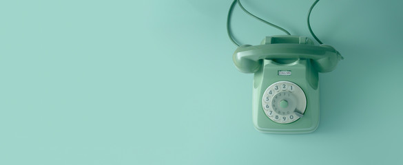 Un téléphone à cadran vert vintage avec fond vert.