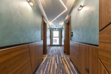 Hotel interior carpeted corridor hallway - obrazy, fototapety, plakaty