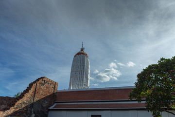 Wat Phutthaisawan It is located on the west bank of the Chao Phraya River In Phra Nakhon Si Ayutthaya District In the Ayutthaya period. Wat Phutthaisawan is one of the largest monasteries in 