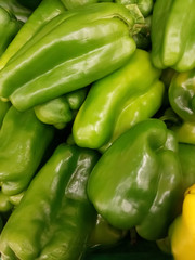 Peperoni verdi. Possono essere mangiati crudi, cotti o essiccati