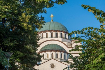 Fototapeta na wymiar church of saint sava in belgrade.