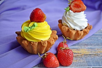 Delicious cakes baskets of short pastry with jam and cream.