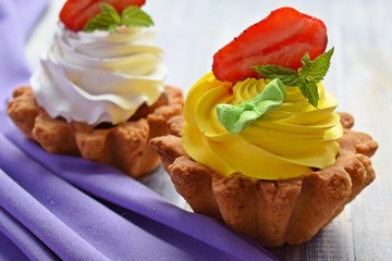 Delicious cakes baskets of short pastry with jam and cream.