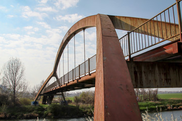 Ansicht einer Brücke für Rohrleitungen